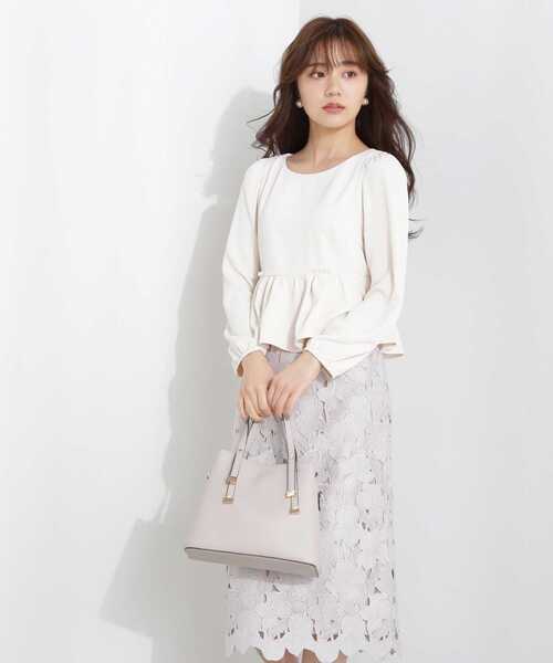 PROPORTION BODY DRESSING(プロポーションボディドレッシング)の「パールペプラムブラウス / 1213110101(シャツ/ブラウス・レディース・ライトグリーン/ネイビー/オフホワイト・SMALL/MEDIUM)」の4枚目の写真