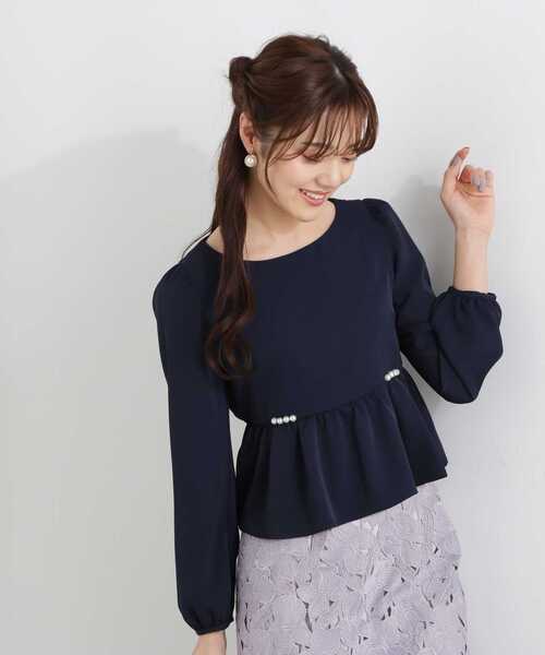 PROPORTION BODY DRESSING(プロポーションボディドレッシング)の「パールペプラムブラウス / 1213110101(シャツ/ブラウス・レディース・ライトグリーン/ネイビー/オフホワイト・SMALL/MEDIUM)」の7枚目の写真