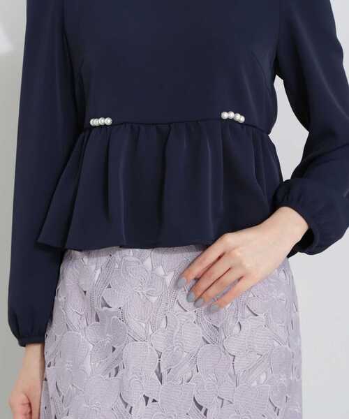 PROPORTION BODY DRESSING(プロポーションボディドレッシング)の「パールペプラムブラウス / 1213110101(シャツ/ブラウス・レディース・ライトグリーン/ネイビー/オフホワイト・SMALL/MEDIUM)」の5枚目の写真