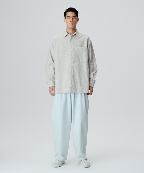 ADAM ET ROPE'(アダムエロペ)の「ヘビーリネン ストライプ ビッグシルエット レギュラーカラーシャツ(シャツ/ブラウス・メンズ・ホワイト系その他5・M/L)」の2枚目の写真