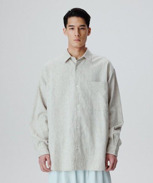 ADAM ET ROPE'(アダムエロペ)の「ヘビーリネン ストライプ ビッグシルエット レギュラーカラーシャツ(シャツ/ブラウス・メンズ・ホワイト系その他5・M/L)」の6枚目の写真
