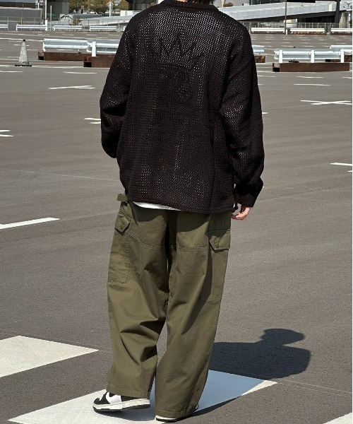 kutir（クティール）の「【kutir5周年記念アイテム】ダブルニーアソートワイドカーゴパンツ（カーゴパンツ・メンズ・ブラック×ホワイト/カーキ/ブラック×イエロー・MEDIUM/SMALL/LARGE）」の14枚目の写真