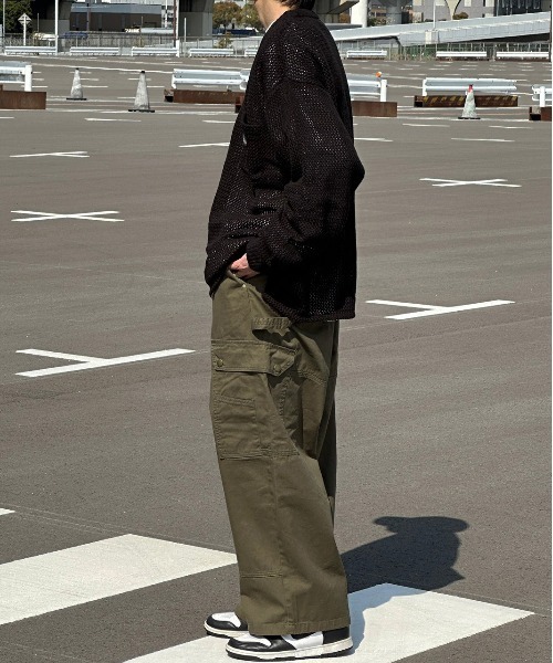 kutir（クティール）の「【kutir5周年記念アイテム】ダブルニーアソートワイドカーゴパンツ（カーゴパンツ・メンズ・ブラック×ホワイト/カーキ/ブラック×イエロー・MEDIUM/SMALL/LARGE）」の13枚目の写真