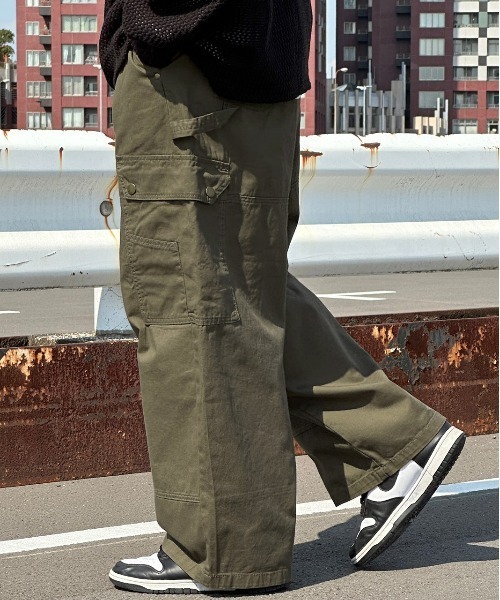 kutir（クティール）の「【kutir5周年記念アイテム】ダブルニーアソートワイドカーゴパンツ（カーゴパンツ・メンズ・ブラック×ホワイト/カーキ/ブラック×イエロー・MEDIUM/SMALL/LARGE）」の9枚目の写真