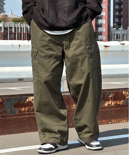 kutir（クティール）の「【kutir5周年記念アイテム】ダブルニーアソートワイドカーゴパンツ（カーゴパンツ・メンズ・ブラック×ホワイト/カーキ/ブラック×イエロー・MEDIUM/SMALL/LARGE）」の4枚目の写真