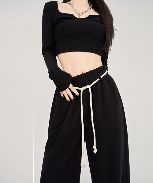 aimoha（アイモハ）の「スウェットワイドパンツ（スウェットパンツ・レディース・ダークグレー/ホワイト/スモークピンク/グレー/ブラック・LARGE/SMALL/MEDIUM/X-LARGE）」の3枚目の写真