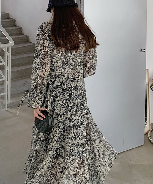 Primazel（プリマゼル）の「総柄ロングシフォンワンピース（ワンピース・レディース・ブラック系その他・M）」の5枚目の写真