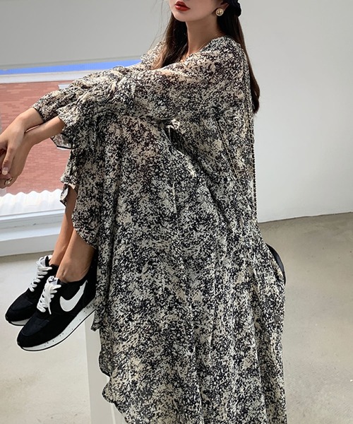 Primazel（プリマゼル）の「総柄ロングシフォンワンピース（ワンピース・レディース・ブラック系その他・M）」の6枚目の写真