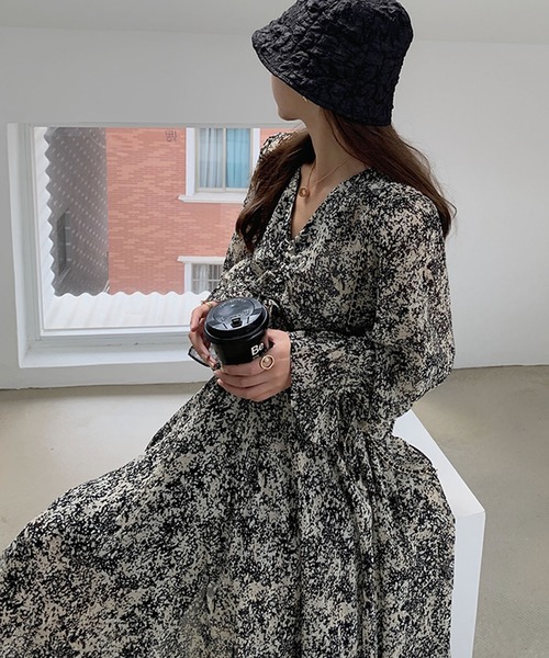 Primazel（プリマゼル）の「総柄ロングシフォンワンピース（ワンピース・レディース・ブラック系その他・M）」の9枚目の写真