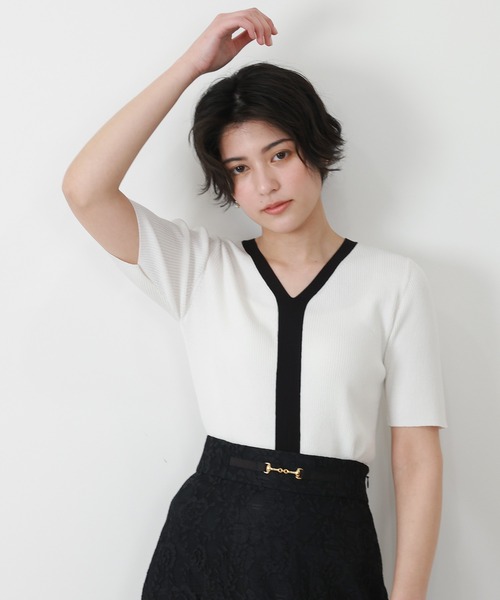 TRUDEA(トルディア)の「総針ランダムリブVネックニット(ニット/セーター・レディース・ホワイト×ネイビー/ホワイト×ブラック/ミント/ホワイト/ベージュ/モカ/ブラック/ブルーグリーン・MEDIUM/LARGE)」の3枚目の写真