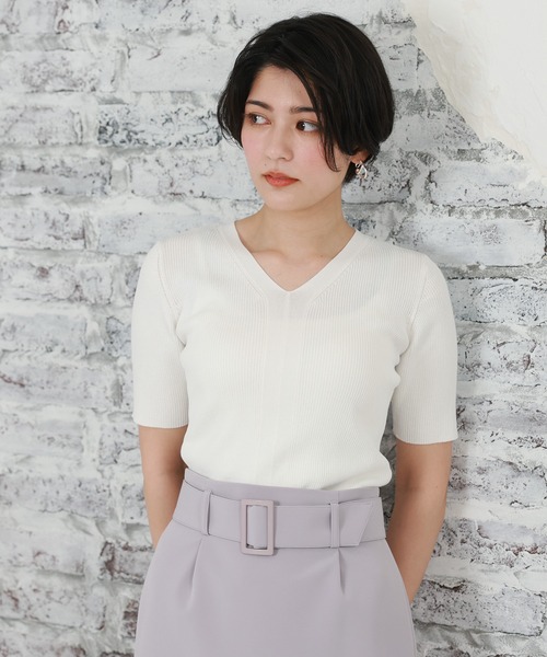 TRUDEA(トルディア)の「総針ランダムリブVネックニット(ニット/セーター・レディース・ホワイト×ネイビー/ホワイト×ブラック/ミント/ホワイト/ベージュ/モカ/ブラック/ブルーグリーン・MEDIUM/LARGE)」の1枚目の写真