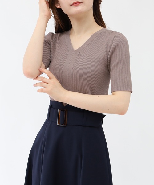 TRUDEA(トルディア)の「総針ランダムリブVネックニット(ニット/セーター・レディース・ホワイト×ネイビー/ホワイト×ブラック/ミント/ホワイト/ベージュ/モカ/ブラック/ブルーグリーン・MEDIUM/LARGE)」の5枚目の写真