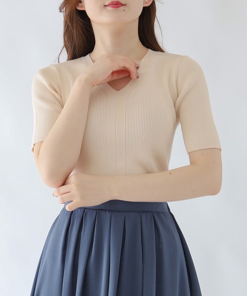 TRUDEA(トルディア)の「総針ランダムリブVネックニット(ニット/セーター・レディース・ホワイト×ネイビー/ホワイト×ブラック/ミント/ホワイト/ベージュ/モカ/ブラック/ブルーグリーン・MEDIUM/LARGE)」の16枚目の写真