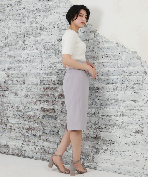 TRUDEA(トルディア)の「総針ランダムリブVネックニット(ニット/セーター・レディース・ホワイト×ネイビー/ホワイト×ブラック/ミント/ホワイト/ベージュ/モカ/ブラック/ブルーグリーン・MEDIUM/LARGE)」の12枚目の写真
