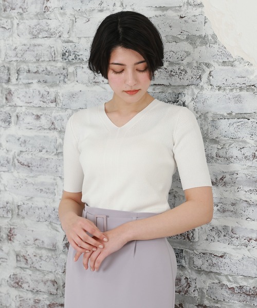 TRUDEA(トルディア)の「総針ランダムリブVネックニット(ニット/セーター・レディース・ホワイト×ネイビー/ホワイト×ブラック/ミント/ホワイト/ベージュ/モカ/ブラック/ブルーグリーン・MEDIUM/LARGE)」の9枚目の写真