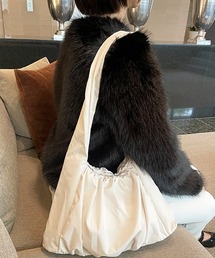 ビッグサイズでコーディネートのポイントに♪ギャザーワンショルダーバック