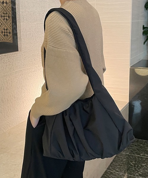 SEN TOKYO(セントーキョー)の「ビッグサイズでコーディネートのポイントに♪ギャザーワンショルダーバック(ショルダーバッグ・レディース・グリーン/ホワイト/ブラック・FREE)」の16枚目の写真