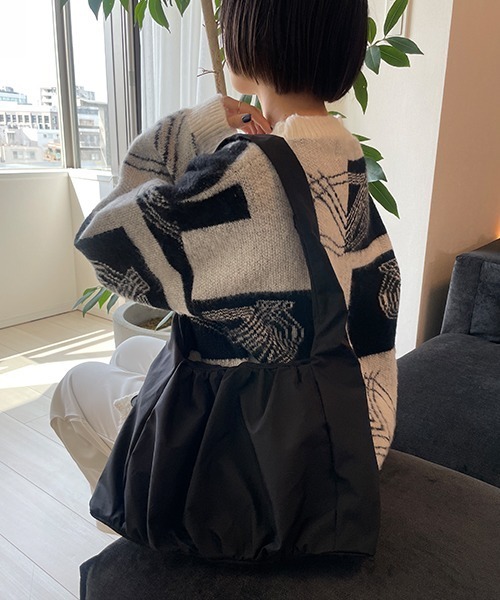 SEN TOKYO(セントーキョー)の「ビッグサイズでコーディネートのポイントに♪ギャザーワンショルダーバック(ショルダーバッグ・レディース・グリーン/ホワイト/ブラック・FREE)」の19枚目の写真