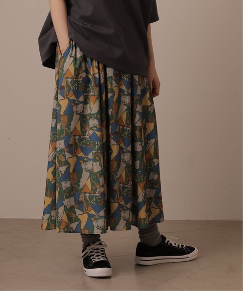 DOUBLE NAME（ダブルネーム）の「オリジナル幾何学アート柄ギャザースカート（スカート・レディース・グリーン/ブラック/オフホワイト・FREE）」の3枚目の写真