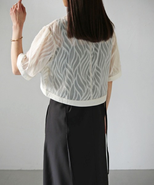 cheriella（シェリエラ）の「【cheriella】WEB限定リーフシアーショートトップス（シャツ/ブラウス・レディース・ブラック/アイボリー・M）」の9枚目の写真