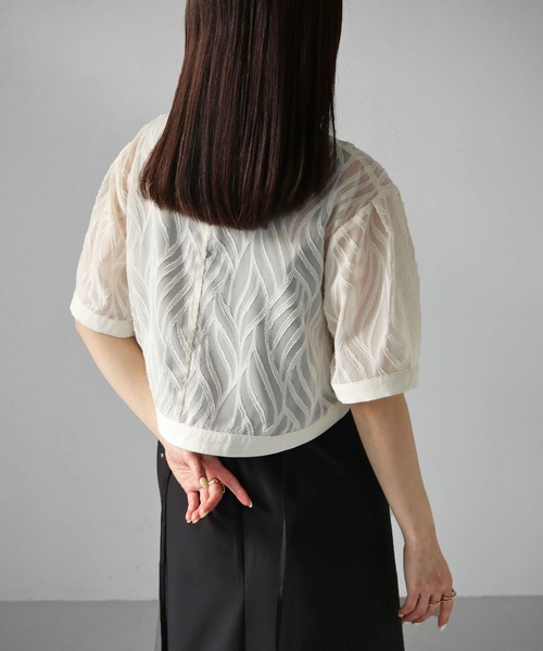 cheriella（シェリエラ）の「【cheriella】WEB限定リーフシアーショートトップス（シャツ/ブラウス・レディース・ブラック/アイボリー・M）」の10枚目の写真