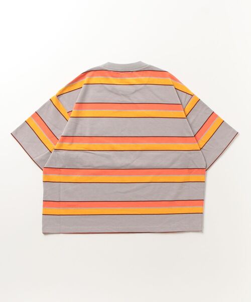 NutmegMills（ナツメグミルズ）の「NUTMEG MILLS /ナツメグミルズ EMB BORDER CREW POCKET TEE 刺繍ボーダーポケットTEE（Tシャツ/カットソー・メンズ・グレイッシュベージュ/ホワイト・X-SMALL/LARGE/X-LARGE/MEDIUM）」の3枚目の写真