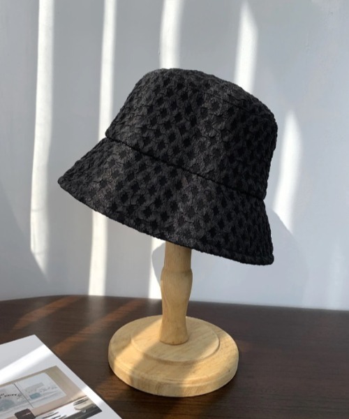 TONE SELECT GOODS（トーンセレクトグッズ）の「【resonance】モノトーン ダイヤチェック風 ジャガード バケットハット（ハット・レディース・ホワイト/ブラック・FREE）」の3枚目の写真