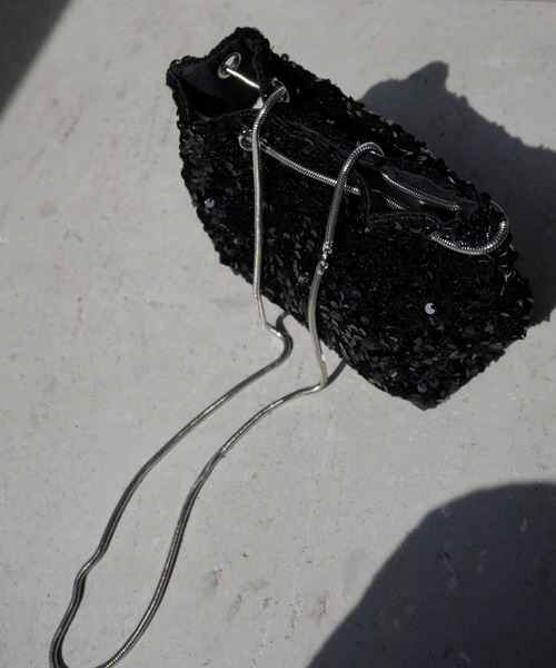 Port（ポート）の「【 Jelly moo / ジェリームー 】 スパンコール スネークチェーン ショルダー バッグ / 巾着 / イブニングバッグ（ハンドバッグ・レディース・ブラック/シルバー/ゴールド・FREE）」の4枚目の写真