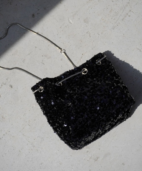 Port（ポート）の「【 Jelly moo / ジェリームー 】 スパンコール スネークチェーン ショルダー バッグ / 巾着 / イブニングバッグ（ハンドバッグ・レディース・ブラック/シルバー/ゴールド・FREE）」の5枚目の写真