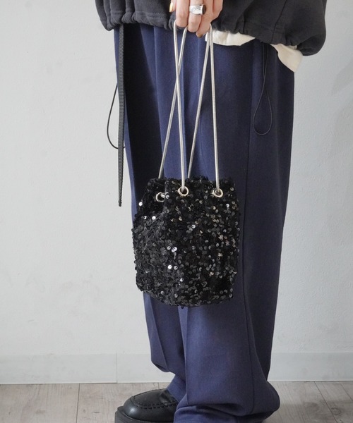 Port（ポート）の「【 Jelly moo / ジェリームー 】 スパンコール スネークチェーン ショルダー バッグ / 巾着 / イブニングバッグ（ハンドバッグ・レディース・ブラック/シルバー/ゴールド・FREE）」の22枚目の写真