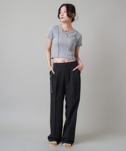 SPINNS（スピンズ）の「2タックストライプデザイン ストレートパンツ（スラックス・レディース・チャコール/ブラック・S/M）」の6枚目の写真