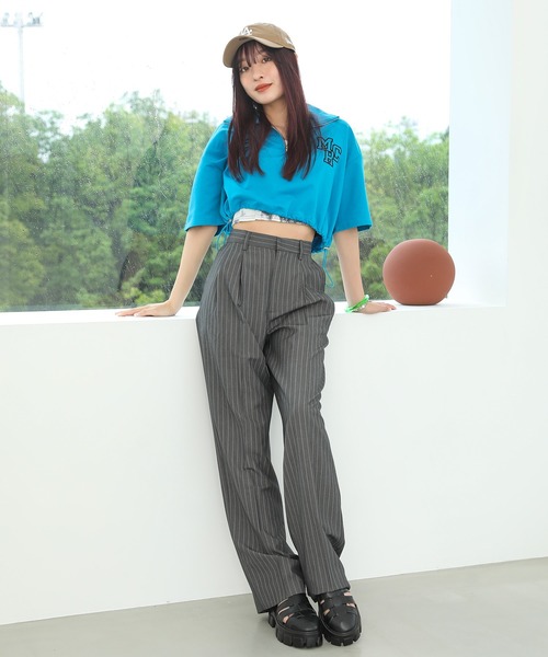 SPINNS（スピンズ）の「2タックストライプデザイン ストレートパンツ（スラックス・レディース・チャコール/ブラック・S/M）」の17枚目の写真