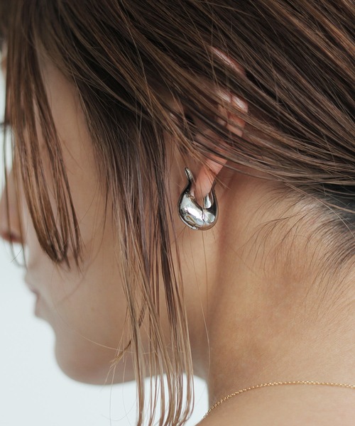 Crisp（クリスプ）の「ペタルフープピアス（ピアス（両耳用）・レディース・シルバー・FREE）」の2枚目の写真