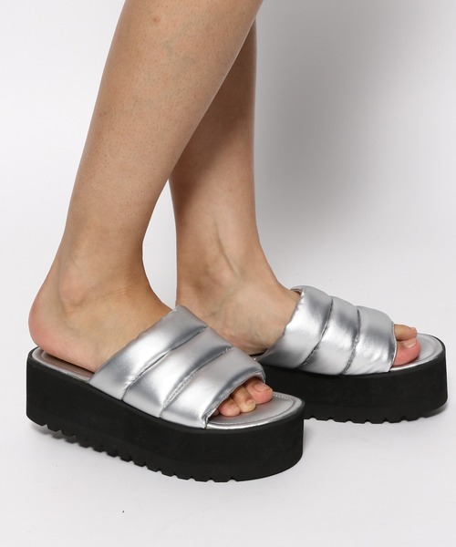 FOREVER 21(フォーエバー トゥエンティーワン)の「アッパークッションサンダル(サンダル・レディース・グリーン/ブラック/シルバー・SMALL/MEDIUM/LARGE)」の3枚目の写真