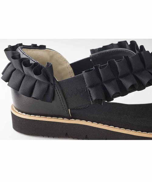 Live in comfort(リブインコンフォート)の「リブ イン コンフォート はまじとコラボ すぽっと履ける大人フリルサンダル(サンダル・レディース・ブラック/ベージュ・6/5/4/3/2/1)」の4枚目の写真