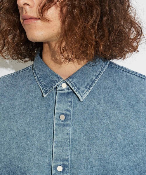 tk.TAKEO KIKUCHI（ティーケータケオキクチ）の「◆ケミカルデニムBIGシャツ（シャツ/ブラウス・メンズ・ブラック系3/ブルー系3・88）」の5枚目の写真