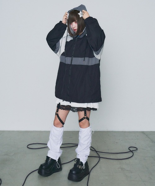 WEGO（ウィゴー）の「WEGO/【一部店限定】バイカラーラインウィンドブレーカー（マウンテンパーカー・レディース・ブラック・FREE）」の5枚目の写真