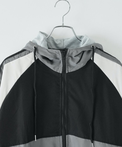 WEGO（ウィゴー）の「WEGO/【一部店限定】バイカラーラインウィンドブレーカー（マウンテンパーカー・レディース・ブラック・FREE）」の11枚目の写真