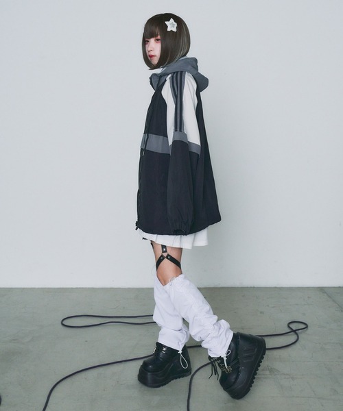 WEGO（ウィゴー）の「WEGO/【一部店限定】バイカラーラインウィンドブレーカー（マウンテンパーカー・レディース・ブラック・FREE）」の3枚目の写真