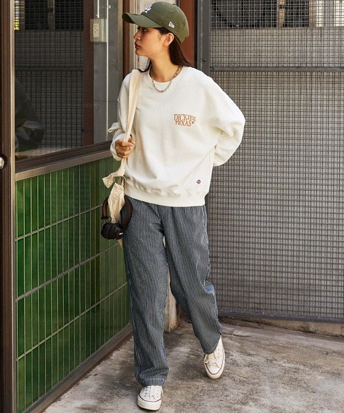 Dickies(ディッキーズ)の「Dickies/ディッキーズ 裏毛パッチロゴ刺繍クルーネックスウェットプルオーバー(スウェット・レディース・オートミール/オフホワイト/ネイビー/バーガンディー・M/L)」の10枚目の写真