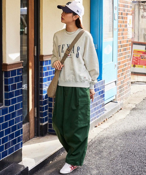 Dickies(ディッキーズ)の「Dickies/ディッキーズ 裏毛パッチロゴ刺繍クルーネックスウェットプルオーバー(スウェット・レディース・オートミール/オフホワイト/ネイビー/バーガンディー・M/L)」の17枚目の写真