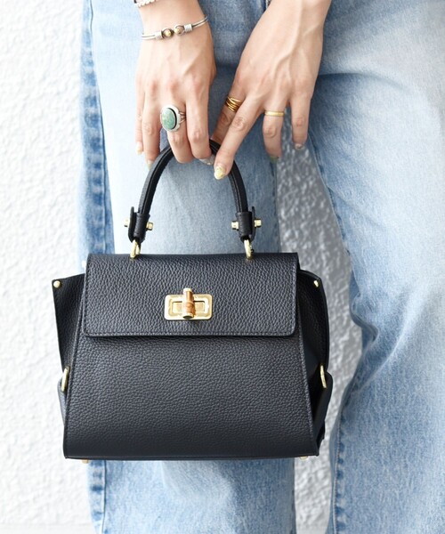 MARCO BIANCHINI(マルコビアンチーニ)の「MARCO BIANCHINI: フラップ ショルダーバッグ(ショルダーバッグ・レディース・ベージュ/ブラック・ONE SIZE)」の14枚目の写真