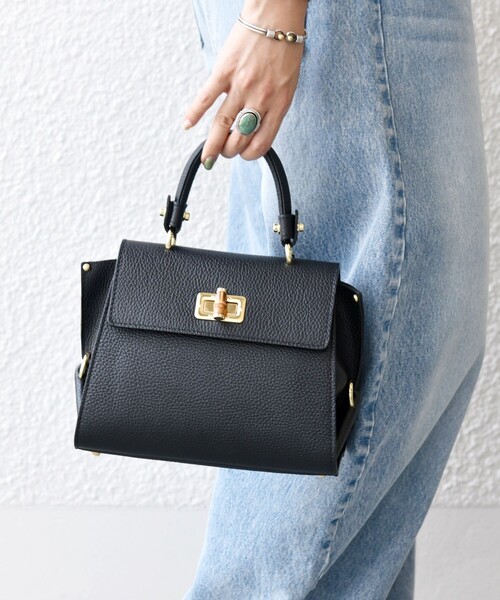 MARCO BIANCHINI(マルコビアンチーニ)の「MARCO BIANCHINI: フラップ ショルダーバッグ(ショルダーバッグ・レディース・ベージュ/ブラック・ONE SIZE)」の15枚目の写真