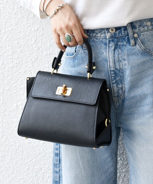 MARCO BIANCHINI(マルコビアンチーニ)の「MARCO BIANCHINI: フラップ ショルダーバッグ(ショルダーバッグ・レディース・ベージュ/ブラック・ONE SIZE)」の16枚目の写真