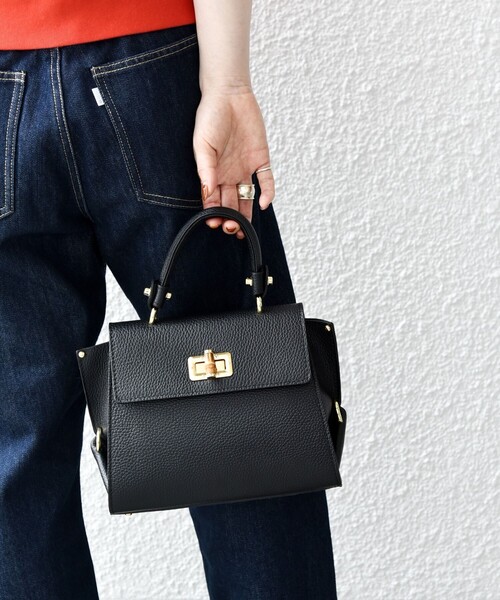 MARCO BIANCHINI(マルコビアンチーニ)の「MARCO BIANCHINI: フラップ ショルダーバッグ(ショルダーバッグ・レディース・ベージュ/ブラック・ONE SIZE)」の18枚目の写真