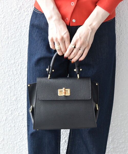 MARCO BIANCHINI(マルコビアンチーニ)の「MARCO BIANCHINI: フラップ ショルダーバッグ(ショルダーバッグ・レディース・ベージュ/ブラック・ONE SIZE)」の19枚目の写真