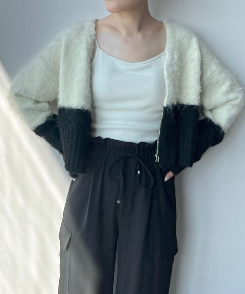 LOWRYS FARM(ローリーズファーム)の「シャギーバイカラーショートカーディガン 968135(カーディガン/ボレロ・レディース・ホワイト/グレー/ピンク・FREE)」の2枚目の写真