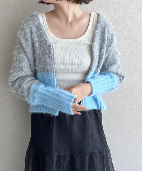 LOWRYS FARM(ローリーズファーム)の「シャギーバイカラーショートカーディガン 968135(カーディガン/ボレロ・レディース・ホワイト/グレー/ピンク・FREE)」の10枚目の写真