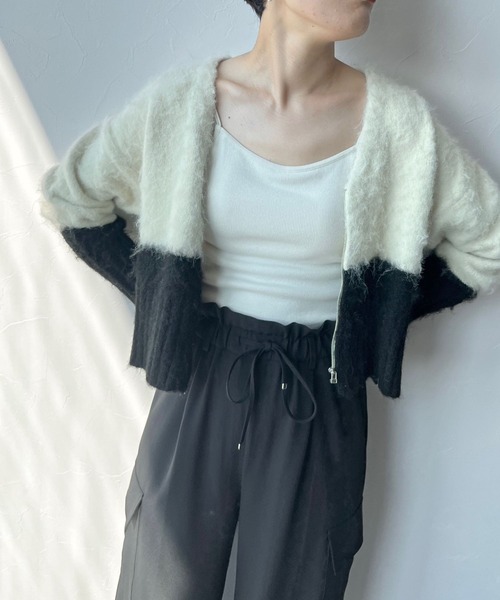 LOWRYS FARM(ローリーズファーム)の「シャギーバイカラーショートカーディガン 968135(カーディガン/ボレロ・レディース・ホワイト/グレー/ピンク・FREE)」の13枚目の写真