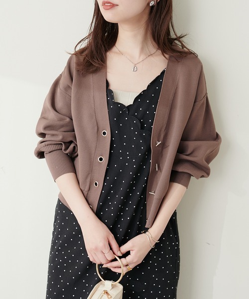 natural couture(ナチュラルクチュール)の「プチプラハトメバー釦カーディガン(カーディガン/ボレロ・レディース・ブラック/グレイッシュベージュ/パープル/モカ/アイボリー/ブルー・FREE)」の3枚目の写真